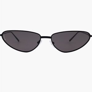 Elegant Black Cat-Eye Sunglasses